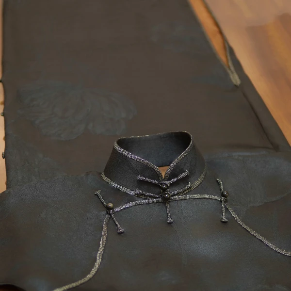 千帆旗袍＜墨漪＞40姆米重缎宋锦绲边旗袍 一片式