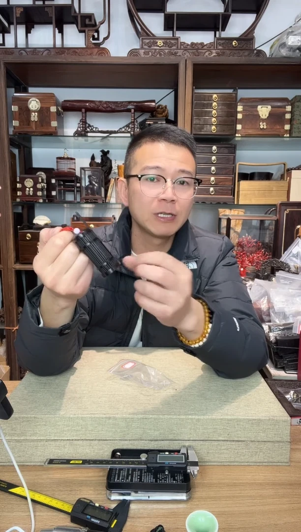 乌木类书架867紫光檀蝈蝈笼手把件红绳  椭圆