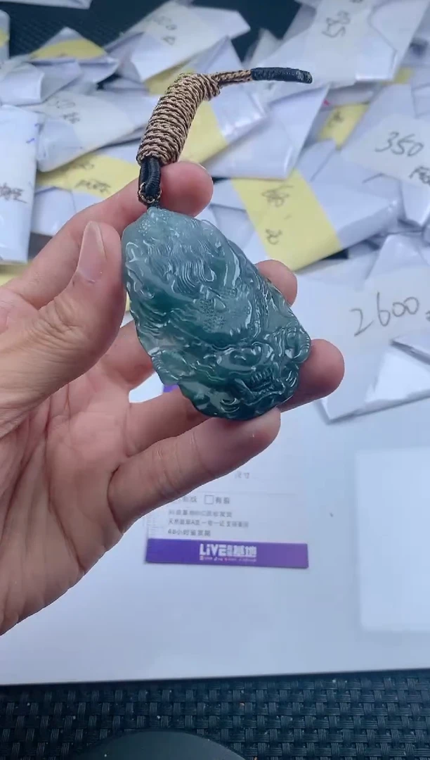 翡翠未镶嵌颈饰