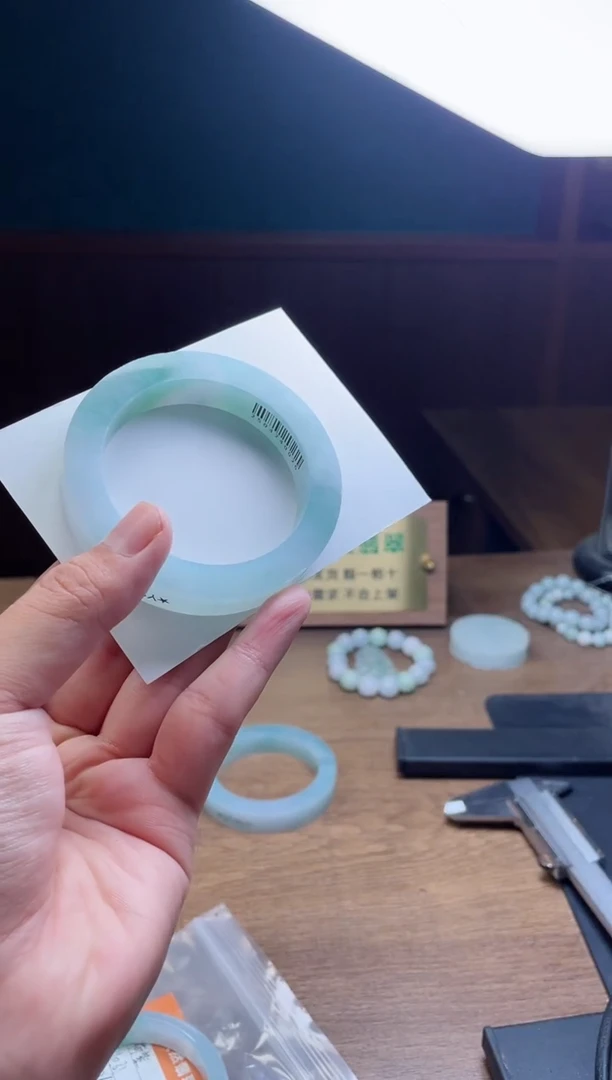 未镶嵌手镯定制翡翠路*定制