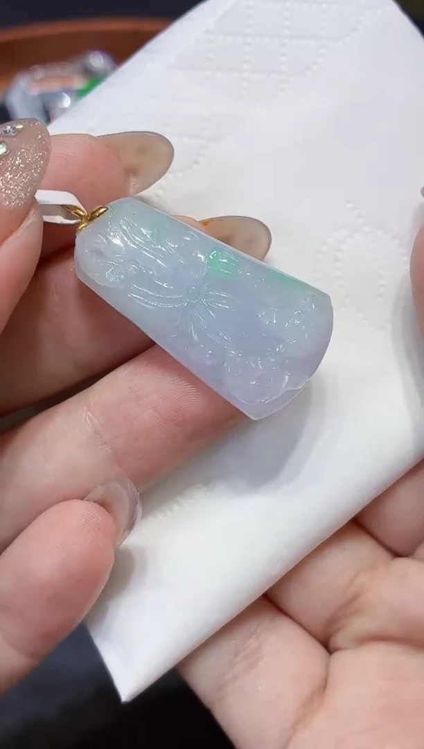 吊坠(不含链)18K金镶嵌翡翠多样性发其一