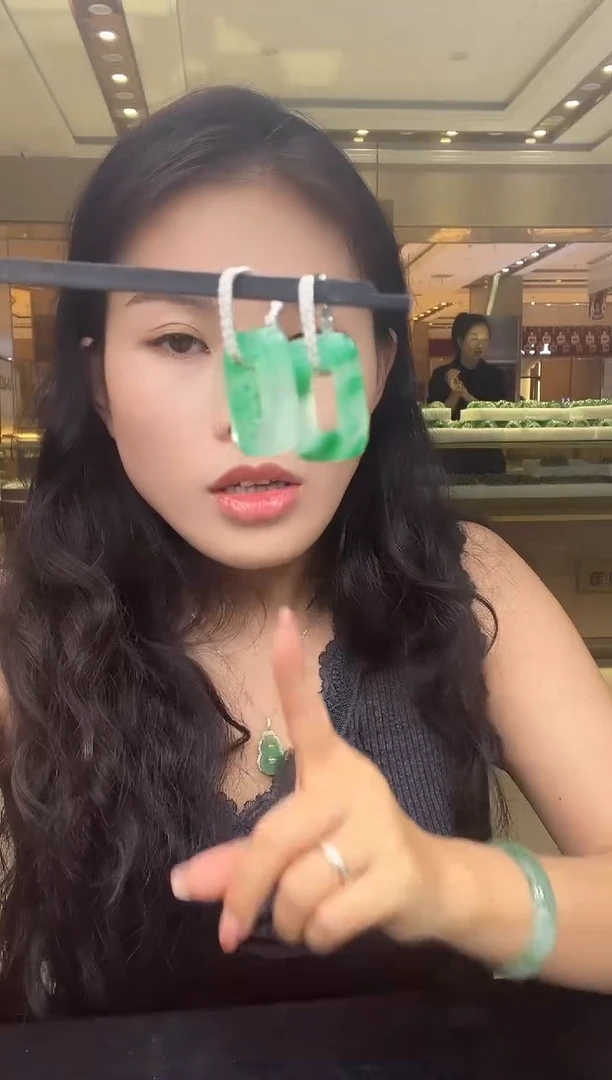 未镶嵌手镯石英质玉（非洲翠）1