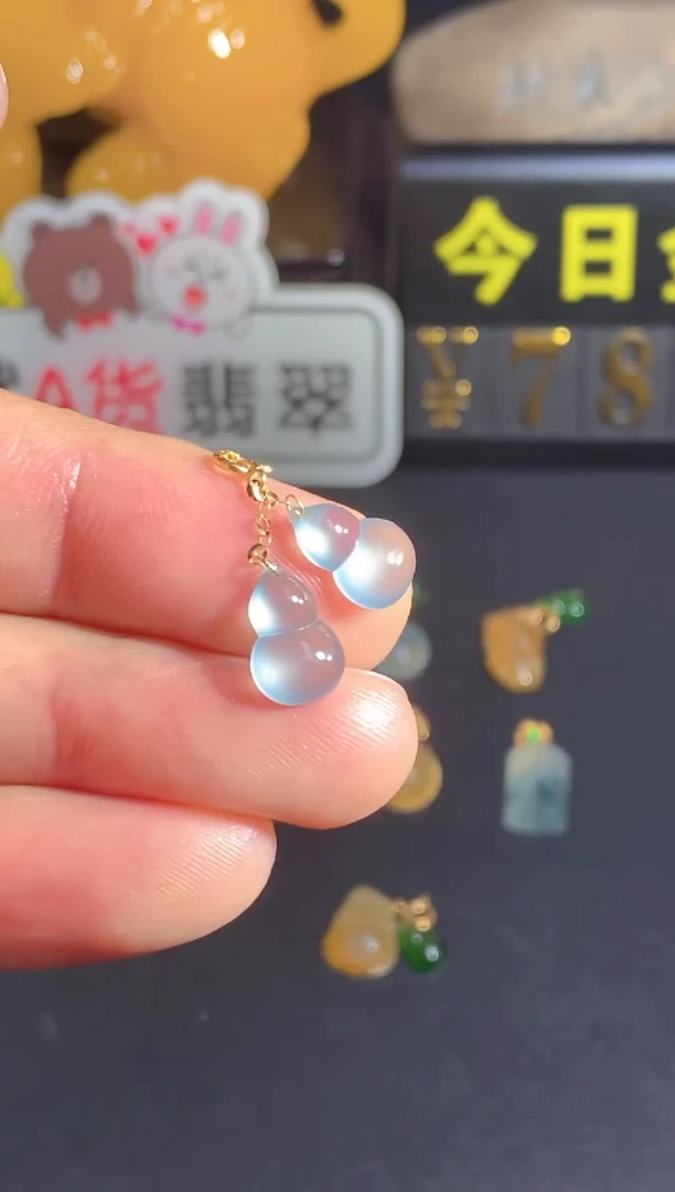 颈饰18K金镶嵌翡翠
