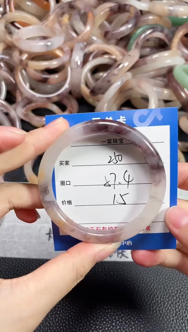 未镶嵌石英质玉手镯250