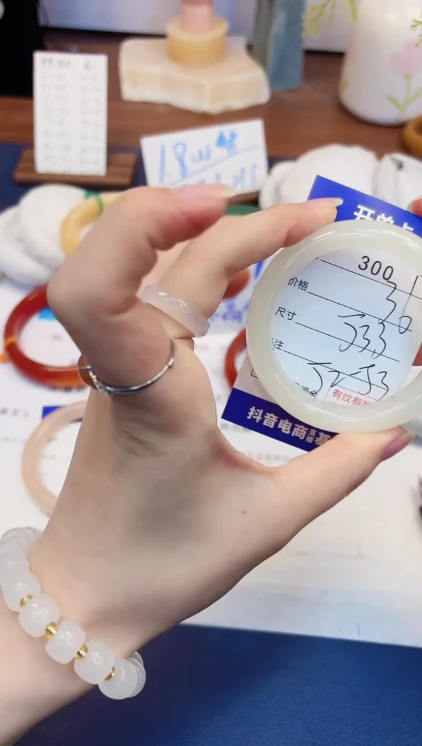 【闪购商品】石英质玉手镯未镶嵌300-玉兰白-圈口53