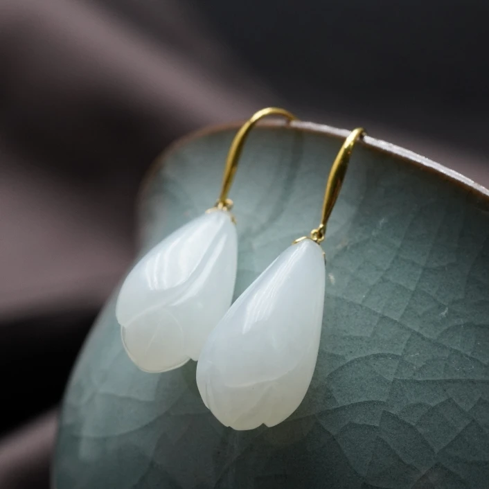 【山哥专享】18k和田玉玉兰花耳钩 BT040102