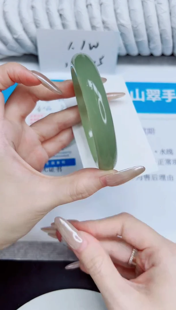 未镶嵌手镯石英质玉86/61.2