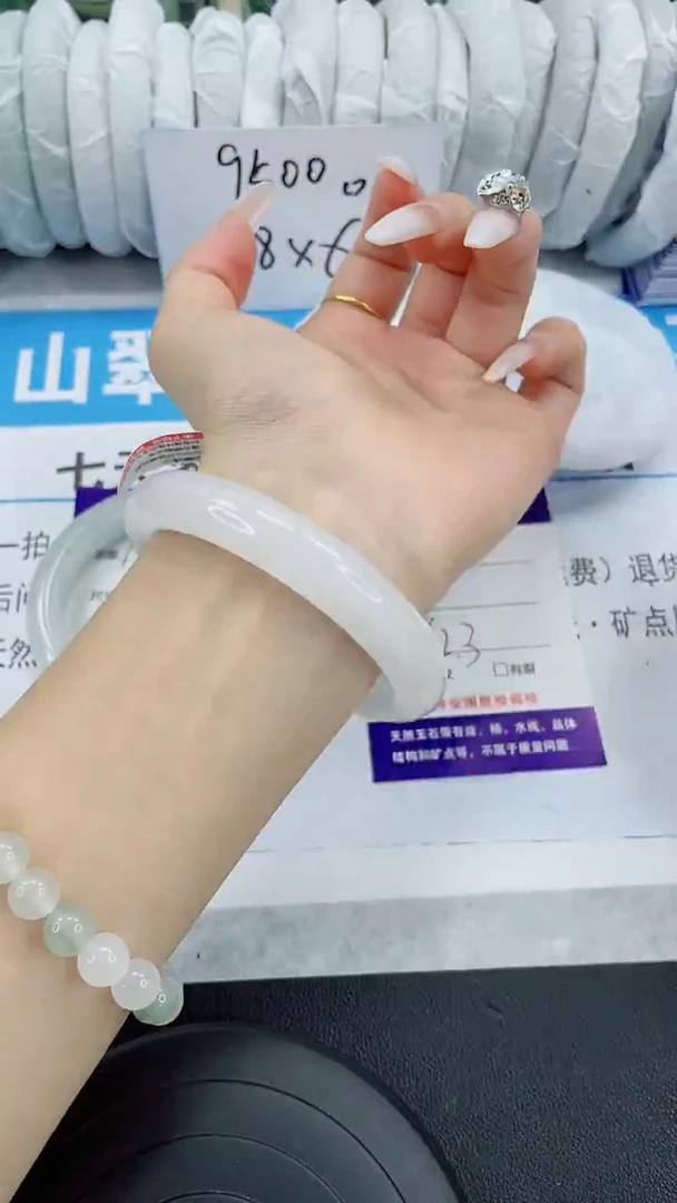 未镶嵌手镯石英质玉150-62/63