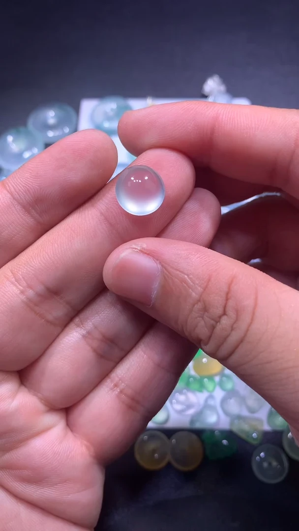颈饰未镶嵌翡翠蛋面