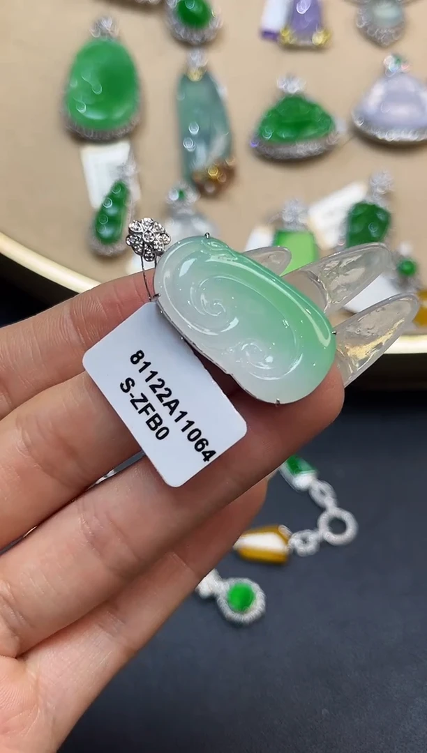 【闪购商品】翡翠吊坠(不含链)18K金镶嵌2527    
