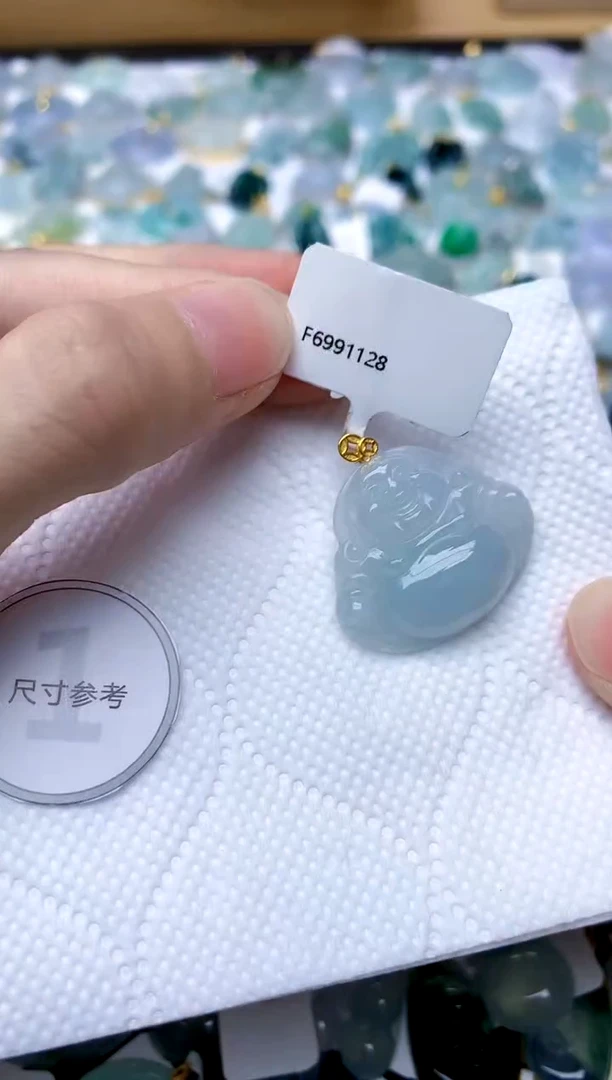 颈饰18K金镶嵌翡翠天然A货翡翠