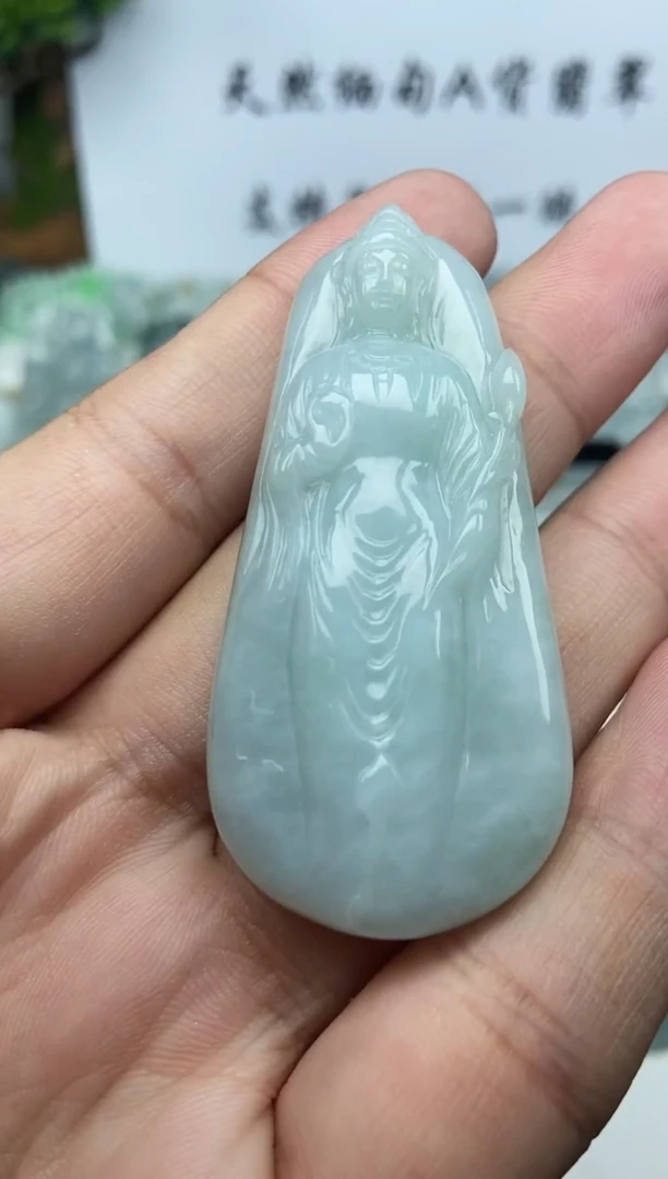 翡翠未镶嵌颈饰站观音