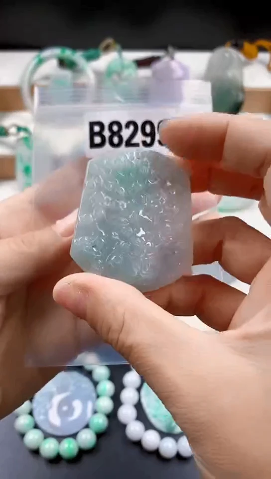 颈饰未镶嵌翡翠天然翡翠吊坠挂件