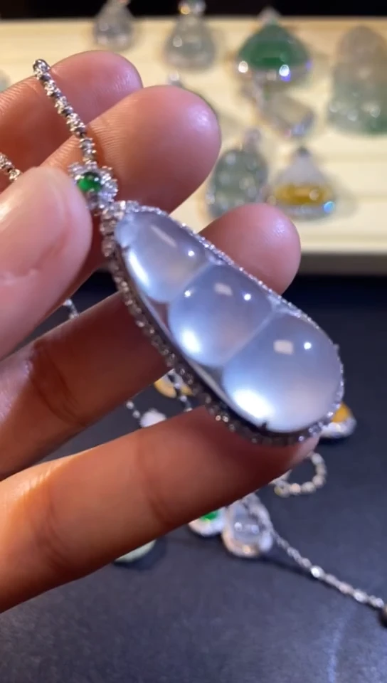 【闪购商品】翡翠吊坠(赠链)18K金镶嵌缅甸天然A货翡翠