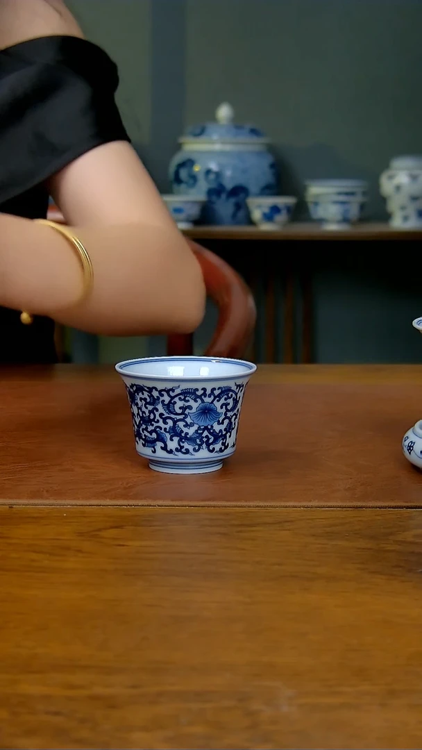 陶瓷缠枝花马蹄小客杯