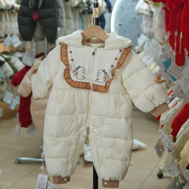 婴儿冬季新款加厚两只小兔白鸭绒羽绒服连体衣哈衣外出服