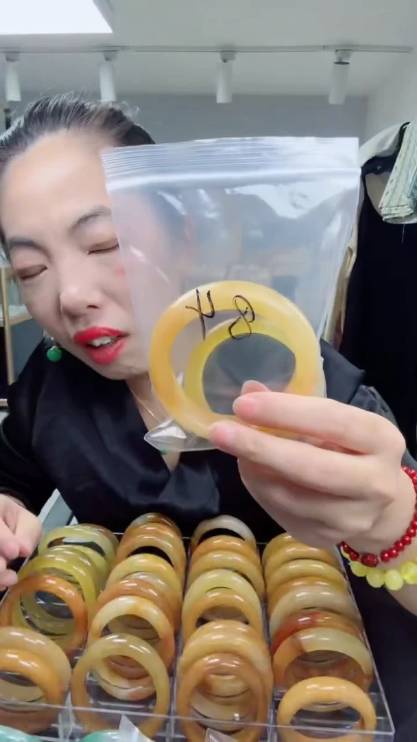 未镶嵌石英质玉（黄龙玉）手镯黄龙玉手镯60圈口 皮纹杂质微瑕