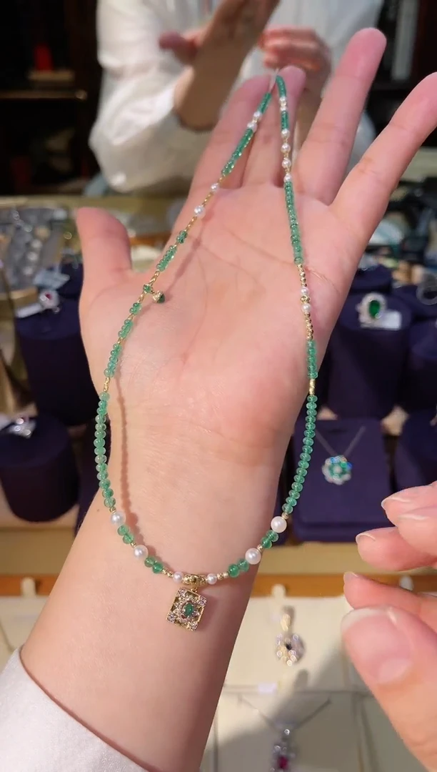 【闪购商品】祖母绿颈饰18K金镶嵌祖母绿项链