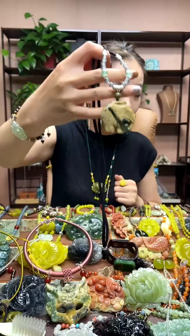 未镶嵌岫玉颈饰·3