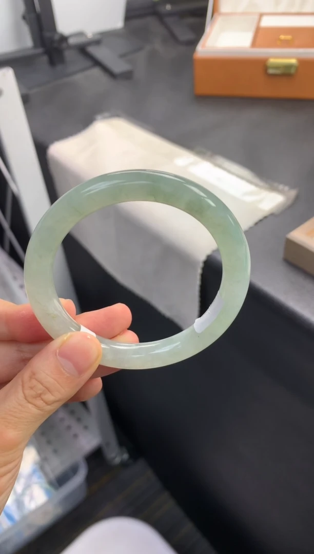 未镶嵌手镯（圆镯）翡翠退货需手镯吊牌标签完好
