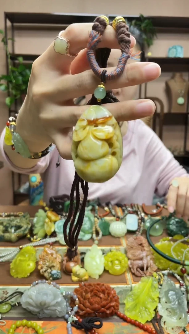 未镶嵌蛇纹石玉颈饰·