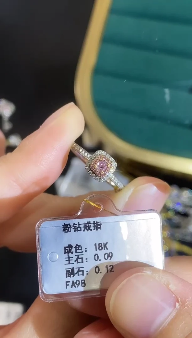 18K金镶嵌戒指钻石戒指