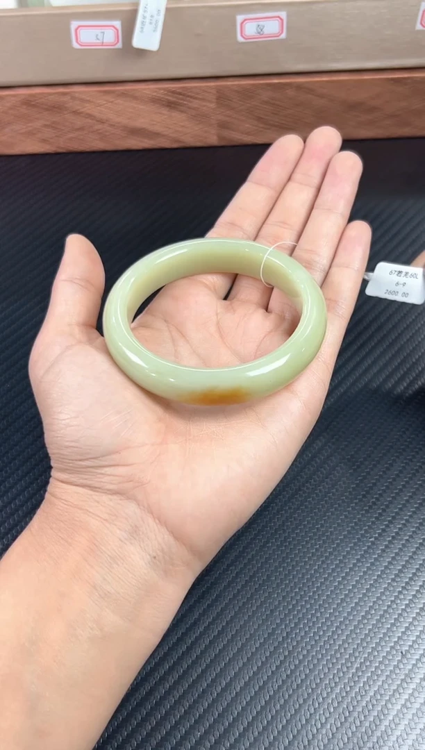 未镶嵌手镯和田玉若羌微色差60 L