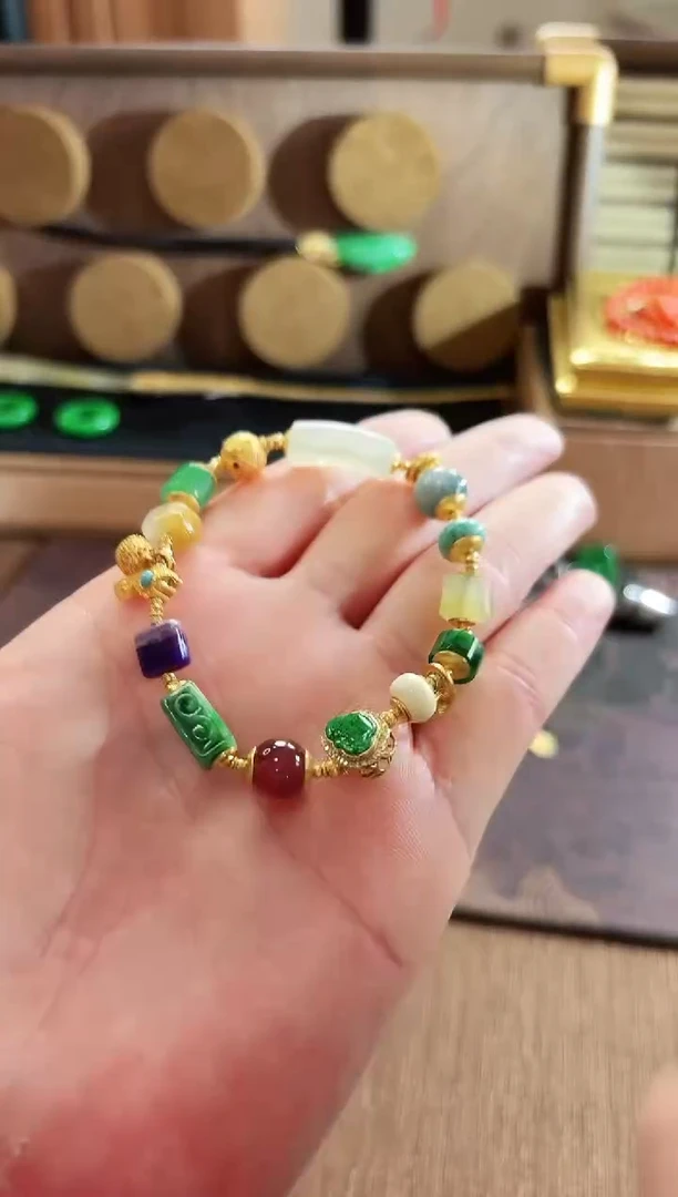 18K金镶嵌手链翡翠手链