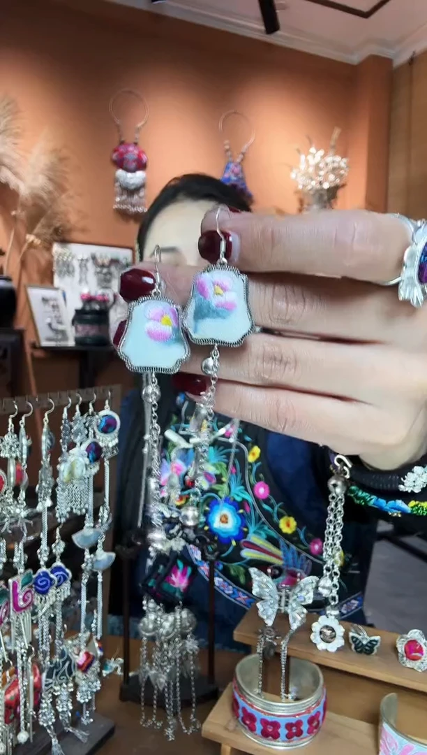 【闪购商品】刺绣纯手工民族风耳环