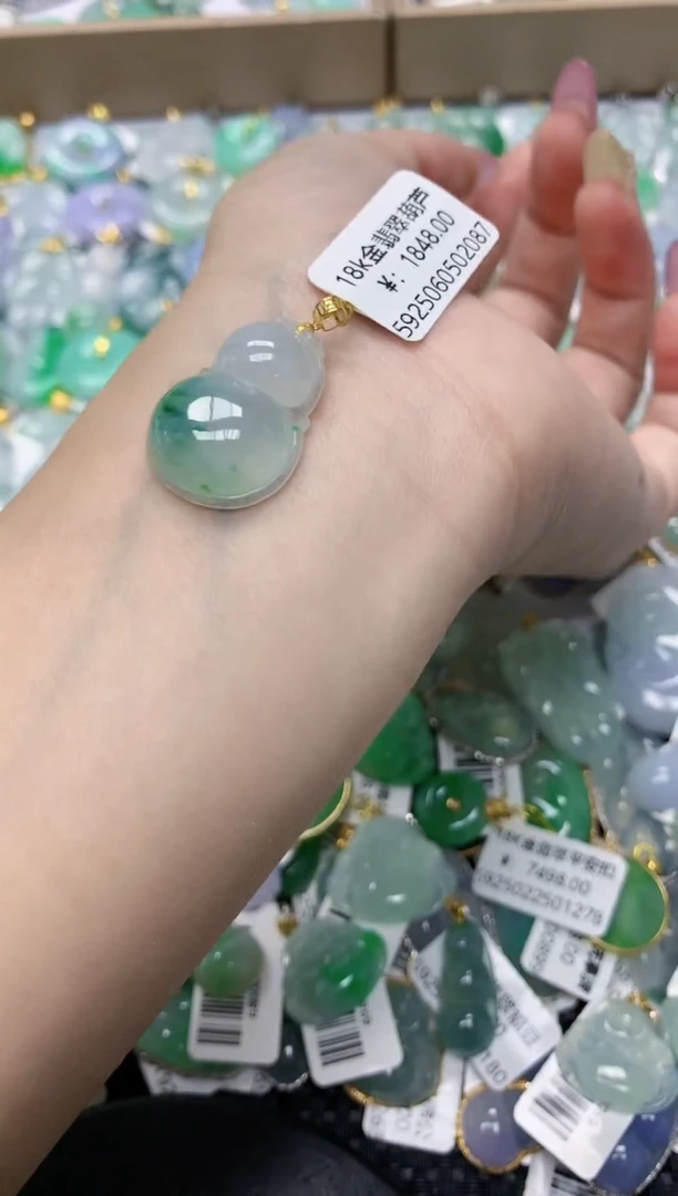 翡翠18K金镶嵌颈饰111111111