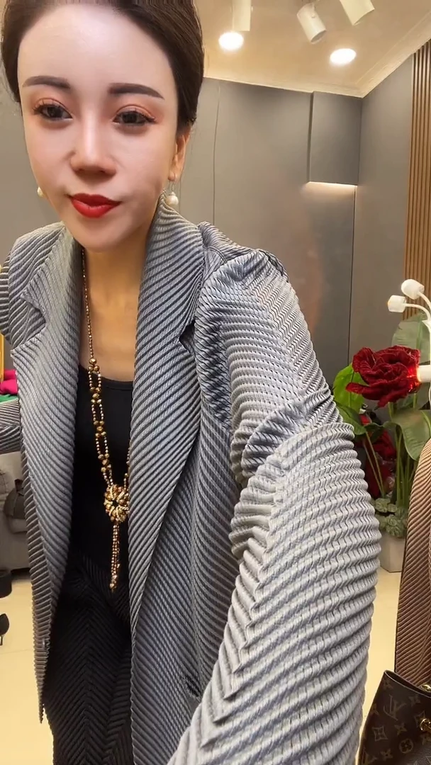 聚酯纤维（涤纶）灰色 西服