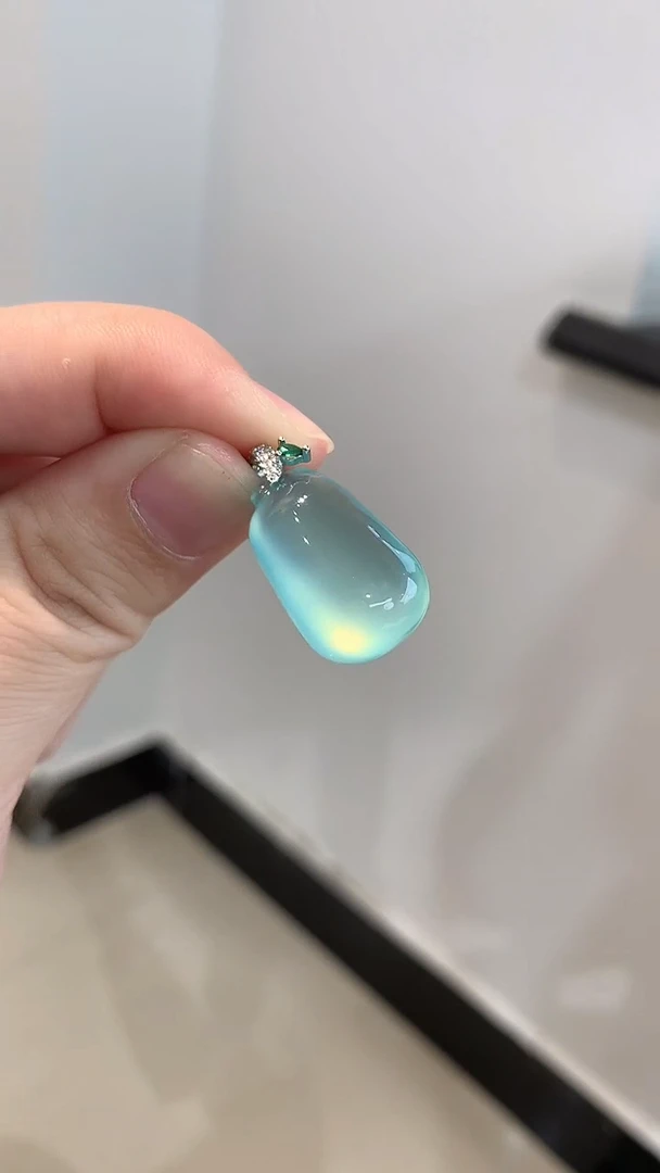 未镶嵌蛇纹石玉吊坠(不含链)福瓜