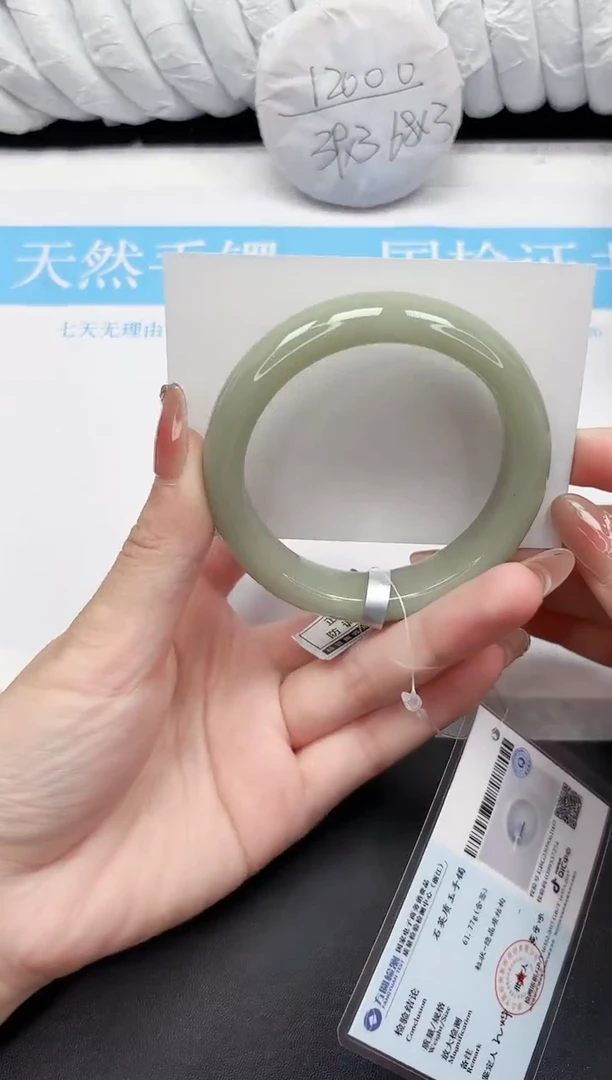 未镶嵌手镯石英质玉161-61.6DK