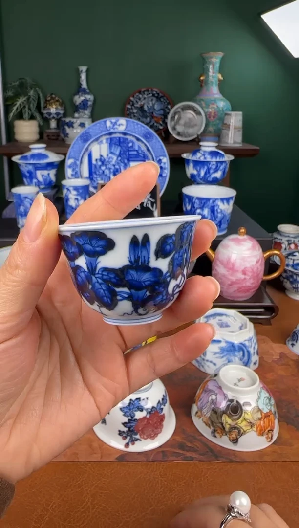 杯洪印幕明。     柴窑牵牛花小杯