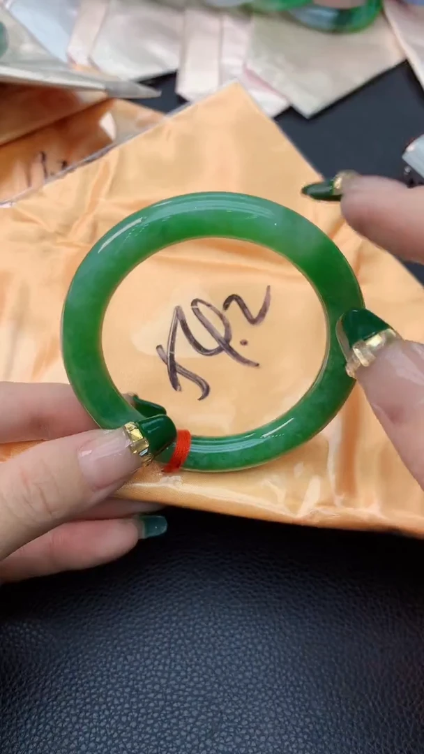 翡翠手镯未镶嵌0885634073