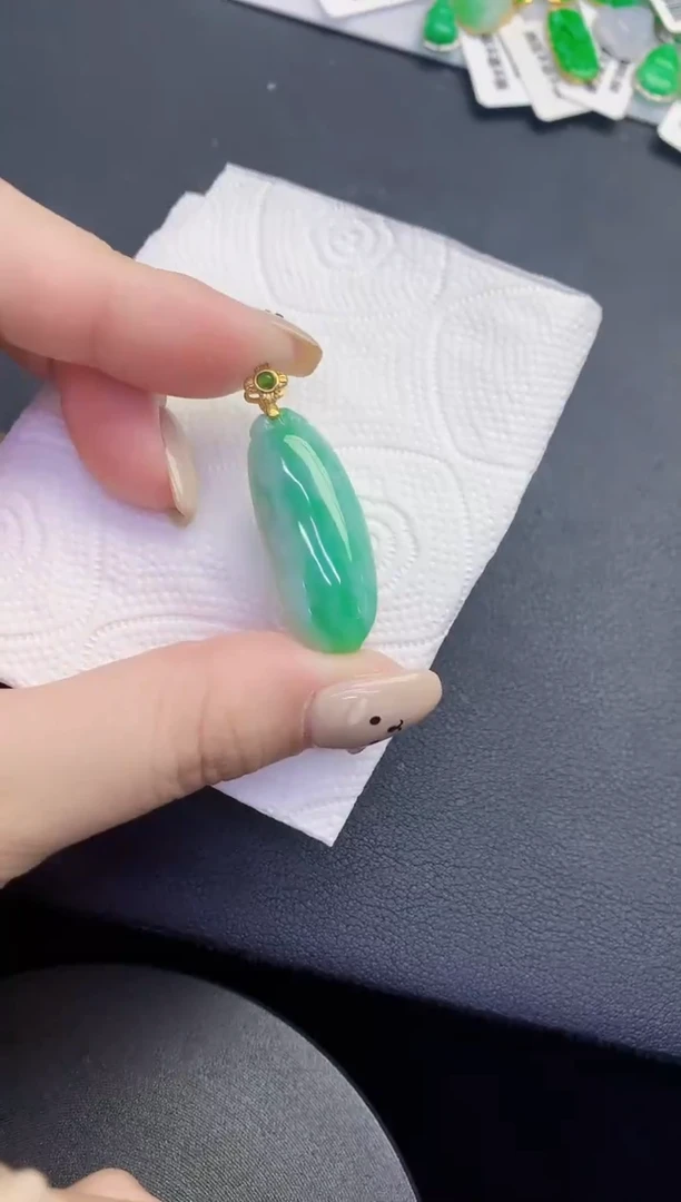 颈饰未镶嵌翡翠缅甸天然翡翠A货