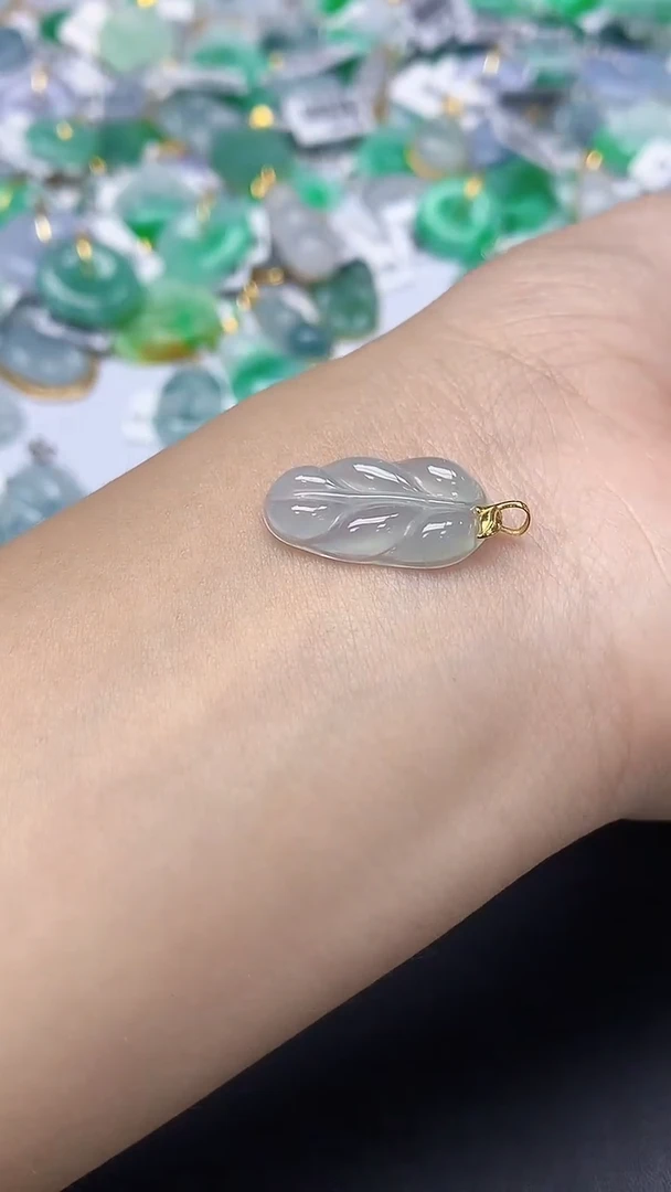 翡翠未镶嵌颈饰天然缅甸a货翡翠