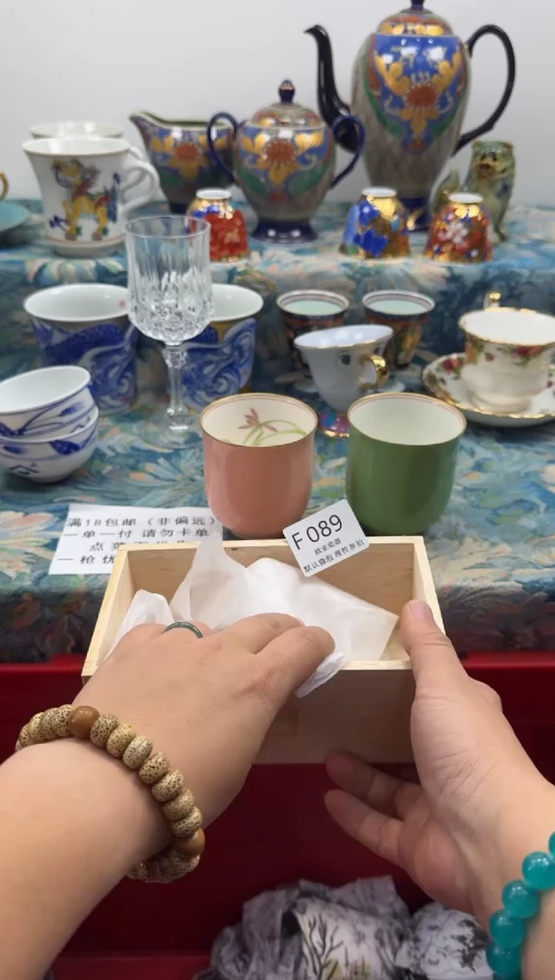 瓷片小****罐    F089