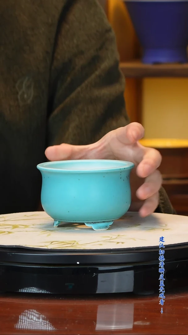 E**．陶瓷花盆 一物一拍