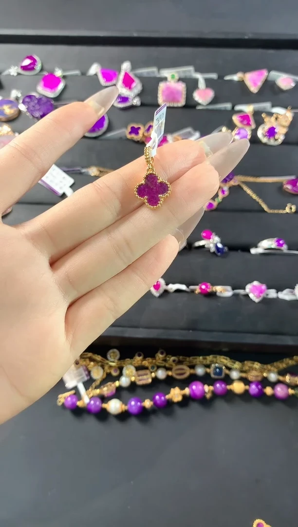 18K金镶嵌苏纪石（舒俱来）.吊坠