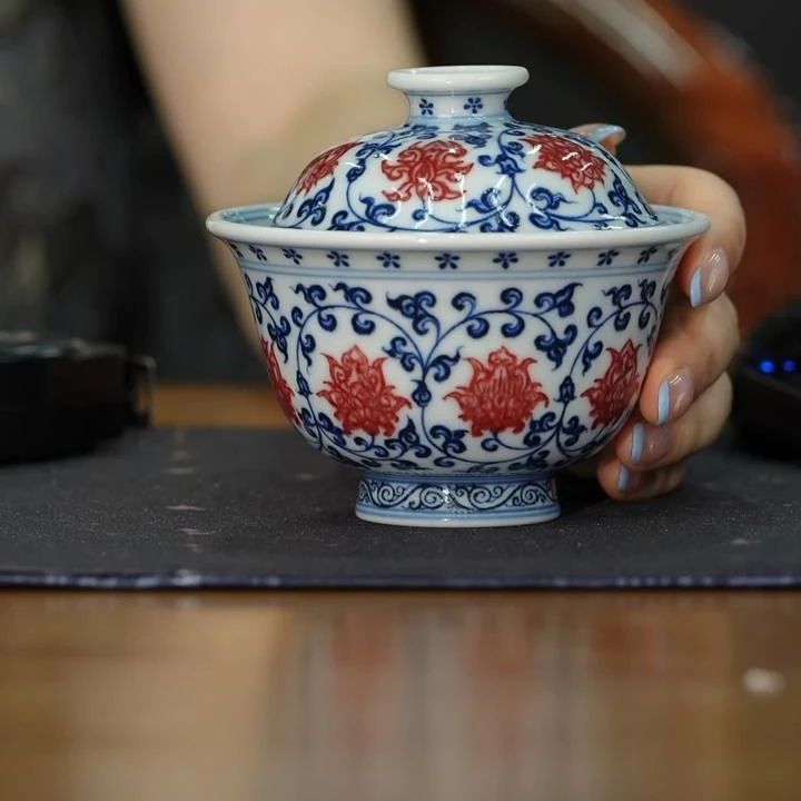 刘建锋窑缠枝莲釉里红盖碗 狮心