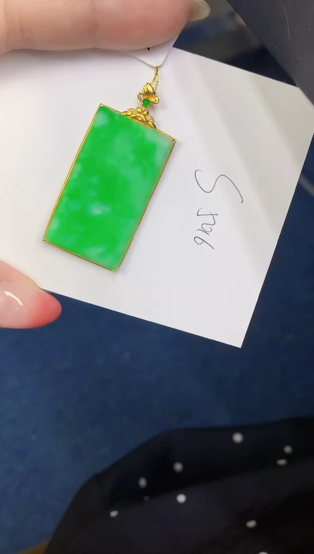 翡翠18K金镶嵌颈饰缅甸天然翡翠A货