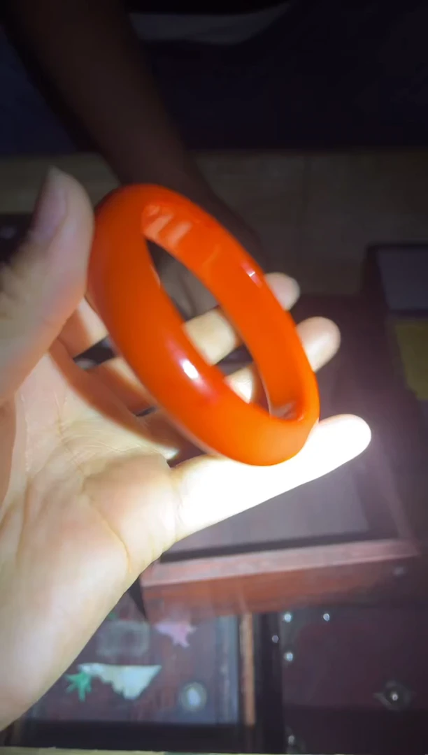 和田玉未镶嵌颈饰红钰手镯1件