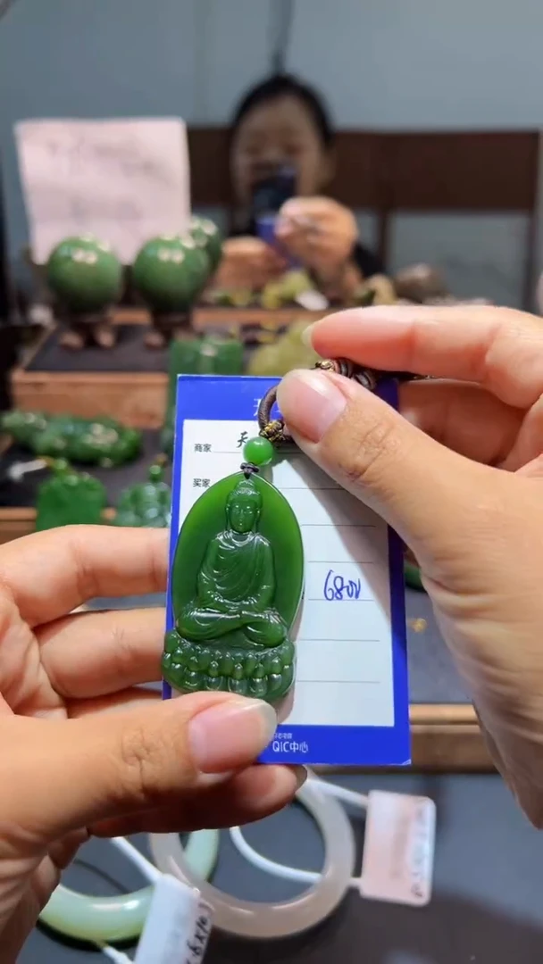 颈饰未镶嵌和田玉（碧玉）1