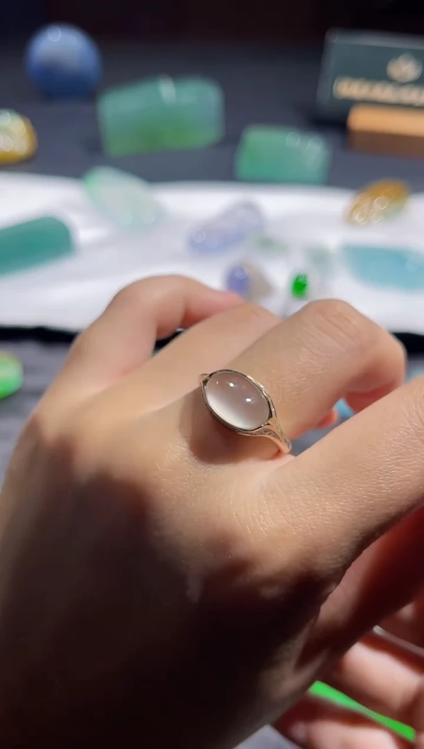 18K金镶嵌戒指翡翠佳佳翡翠18k金镶嵌戒指1.99w