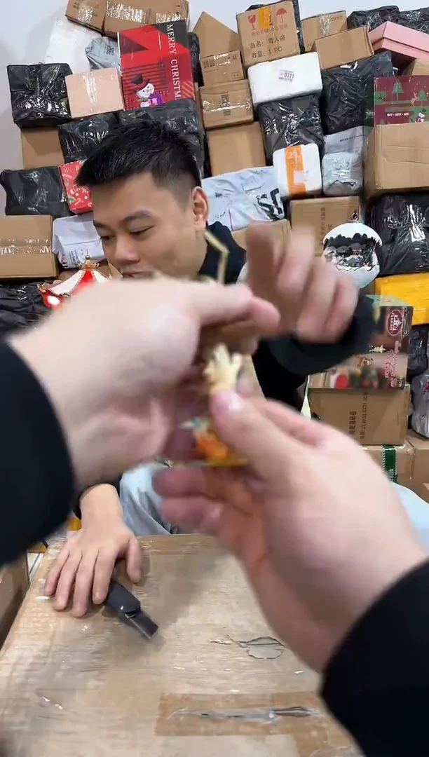 瓷片胡迪挂件  树脂