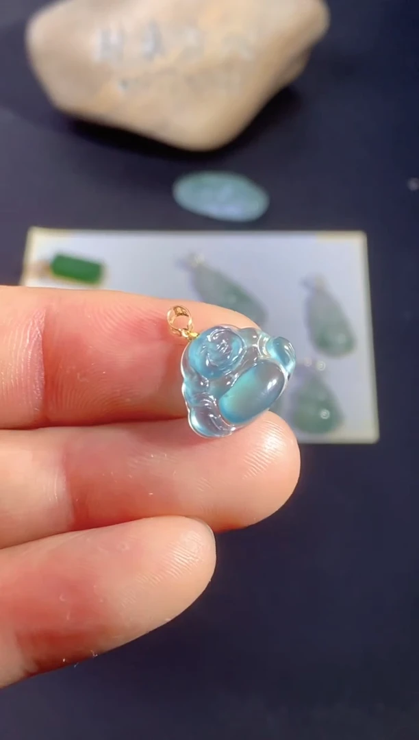 颈饰18K金镶嵌翡翠