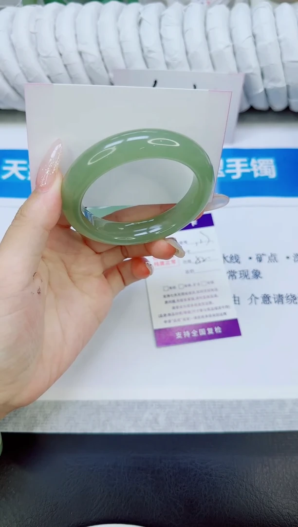 未镶嵌手镯石英质玉117/52