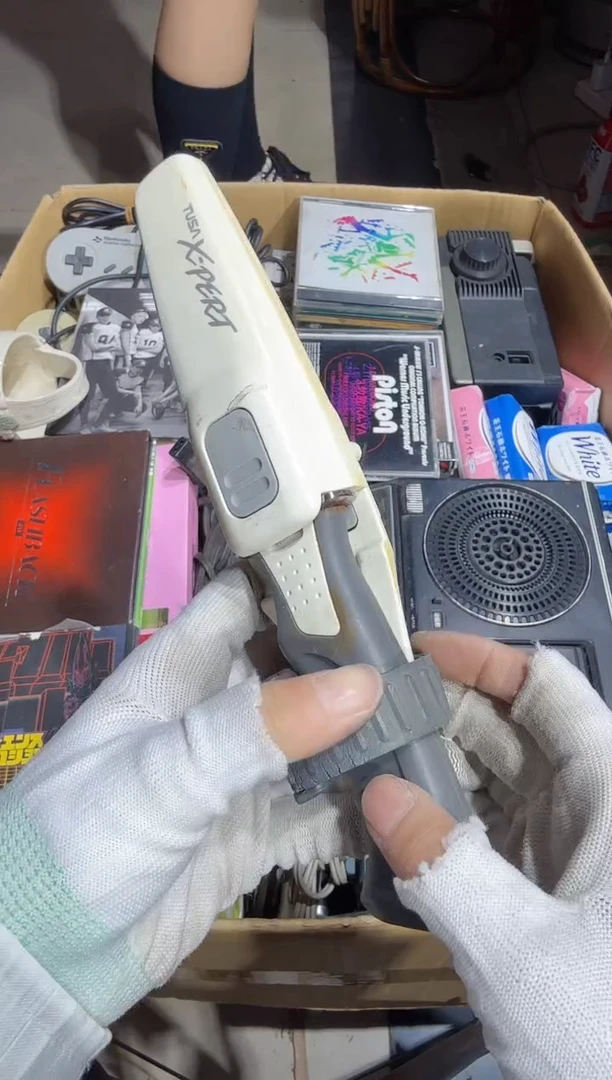 8新1**2   135中古商品，瑕疵品，不保好坏。