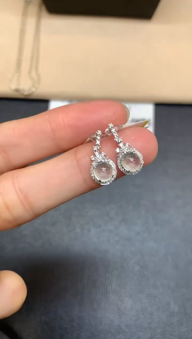 18K金镶嵌翡翠耳饰蛋面【无服务费